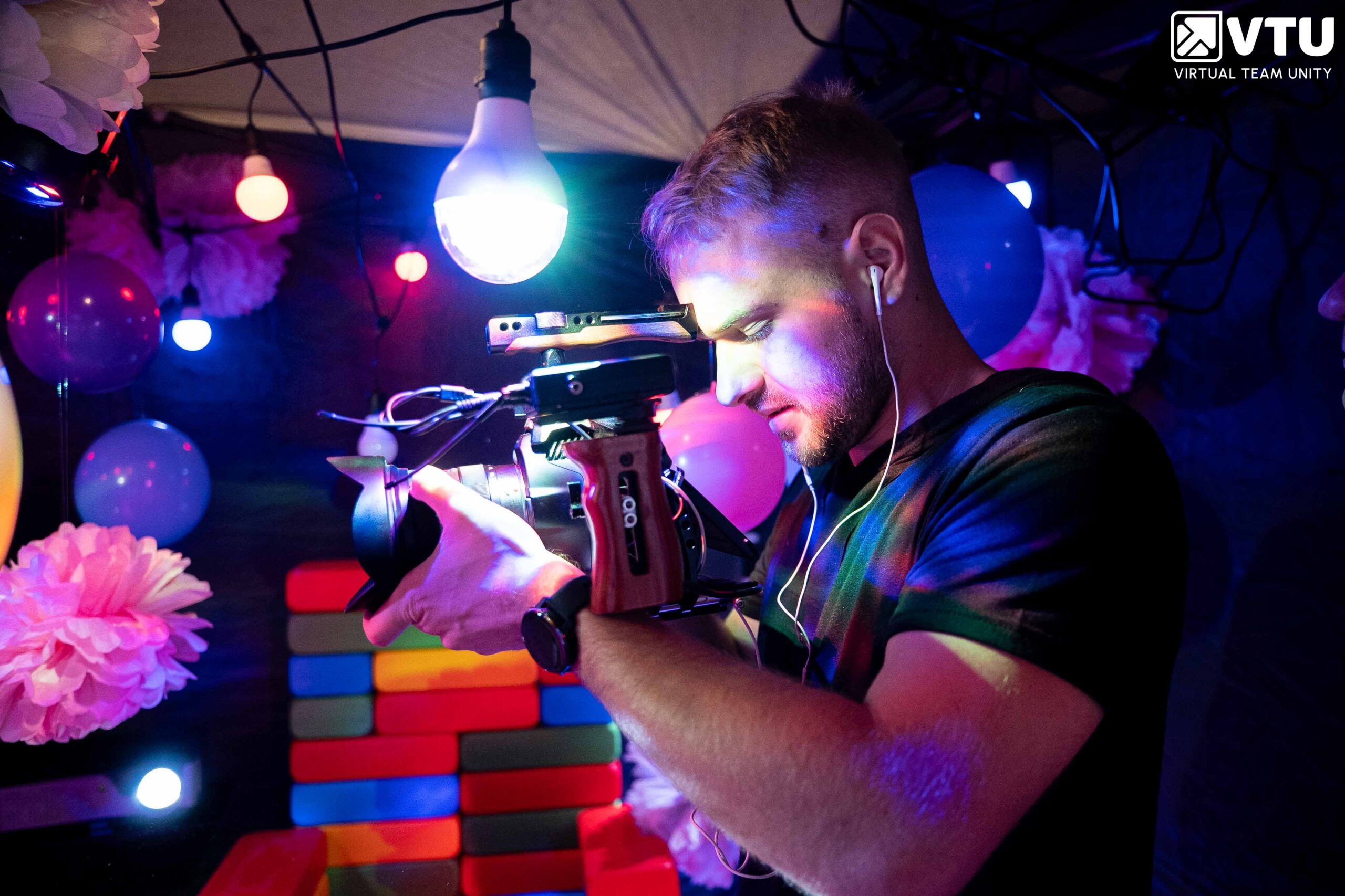 Online escape room for teams